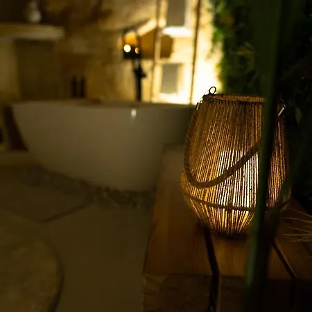 Le Temps Suspendu, Nuit Sous La Roche & Jacuzzi Appartement